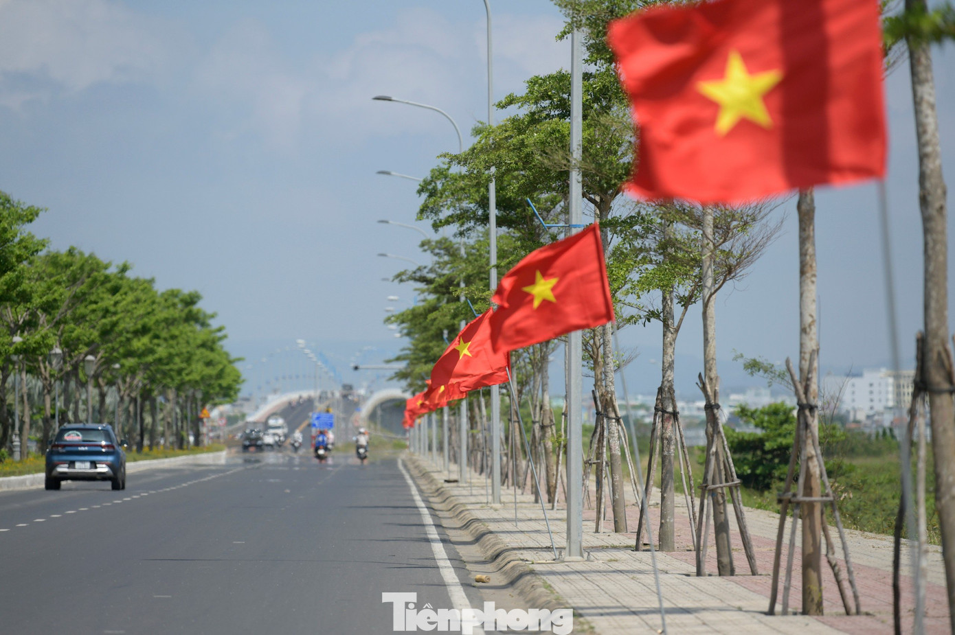 Những con đường ở Phú Yên đã gây ấn tượng tốt với các VĐV bởi sự thoáng đãng, rộng rãi và đặc biệt là vô cùng sạch đẹp. Những con đường ở Phú Yên đã gây ấn tượng tốt với các VĐV bởi sự thoáng đãng, rộng rãi và đặc biệt là vô cùng sạch đẹp.