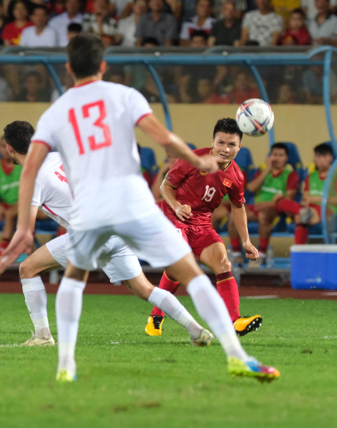 Quang Hải đã chơi rất nỗ lực trong trận đấu với Syria tại Thiên Trường. (Ảnh: Mạnh Thắng)
