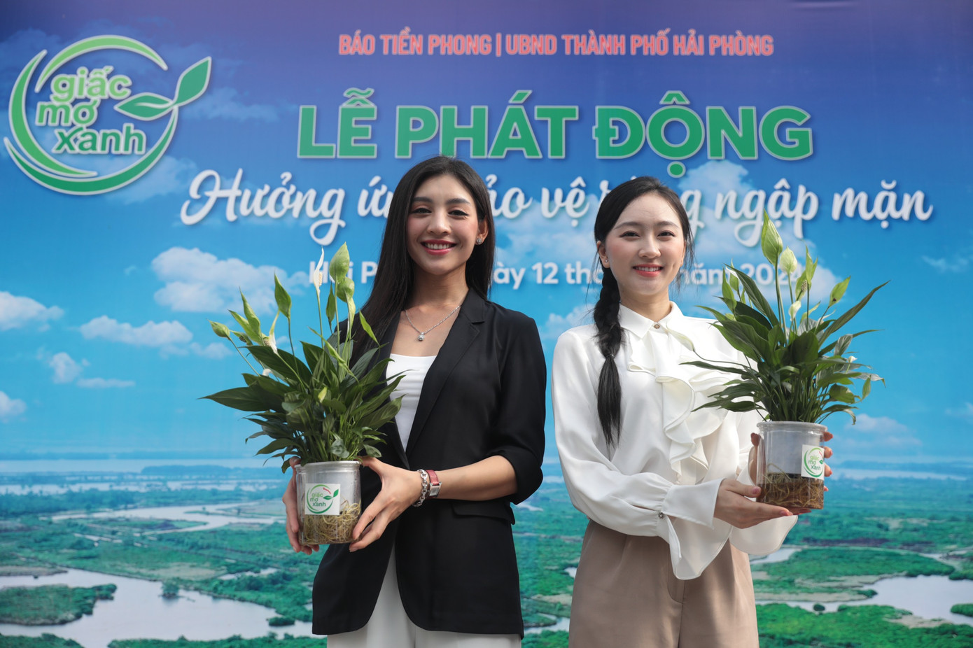 Miss Golf Việt Nam 2022 Lê Thanh Tú và Á khôi Thanh lịch Hà Nội 2023 Kim Trà My rạng rỡ trong Lễ phát động.