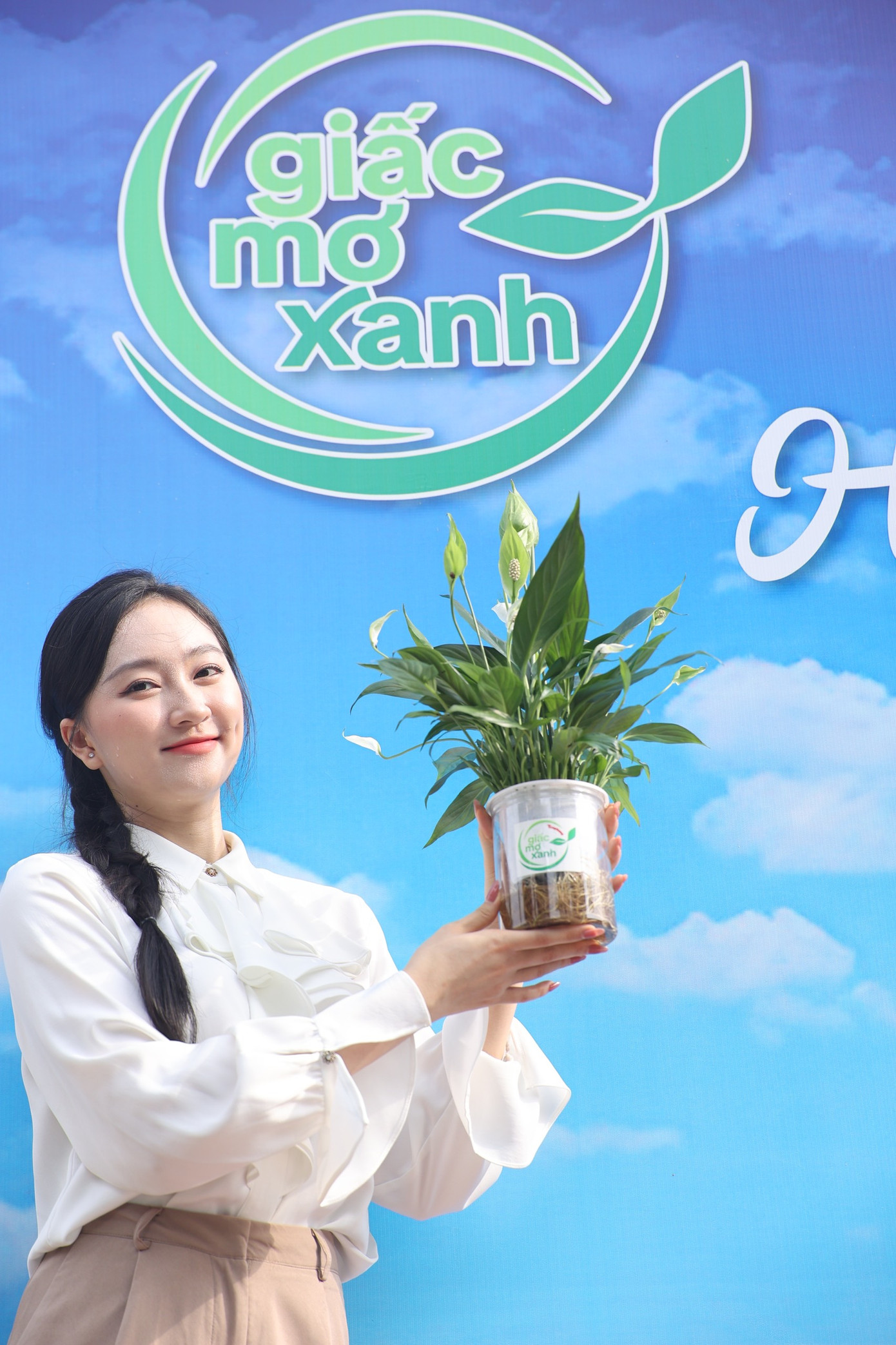 Thông qua Lễ phát động, Á khôi Kim Trà My kêu gọi cộng đồng cùng chung tay, góp sức bảo vệ rừng, vì bảo vệ rừng là bảo vệ chính cuộc sống của chúng ta.