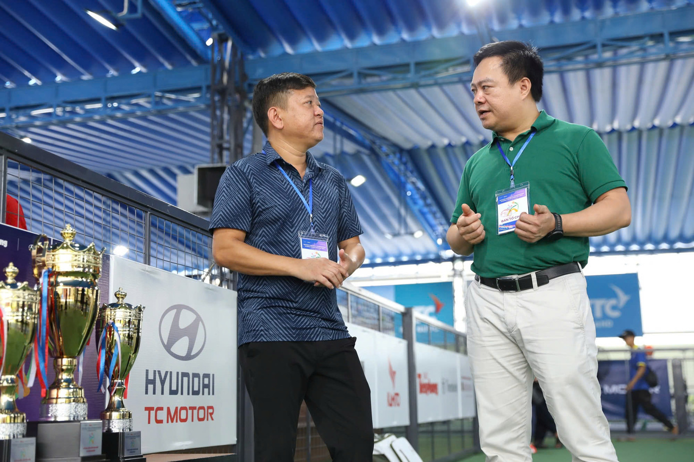 Buổi chiều ngày 3/7, ông Bùi Văn Phượng - Chủ tịch HĐQT Công ty CP Tiền Phong, Phó Trưởng Ban Tổ chức giải và ông Mạc Xuân Tùng - chuyên viên phụ trách môn pickleball, Phòng Thể thao thành tích cao 2 - Cục Thể dục thể thao, đã thị sát sân đấu, kiểm tra công tác chuẩn bị.