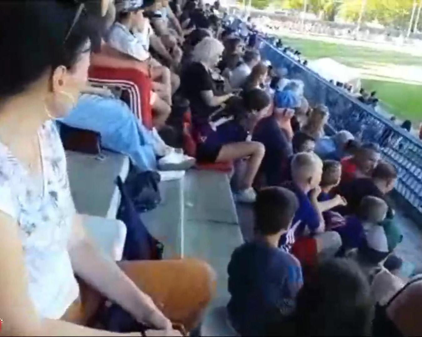 Hình ảnh Quang Hải và quang cảnh sân Stade Maurice Trelut. Hình ảnh Quang Hải và quang cảnh sân Stade Maurice Trelut.