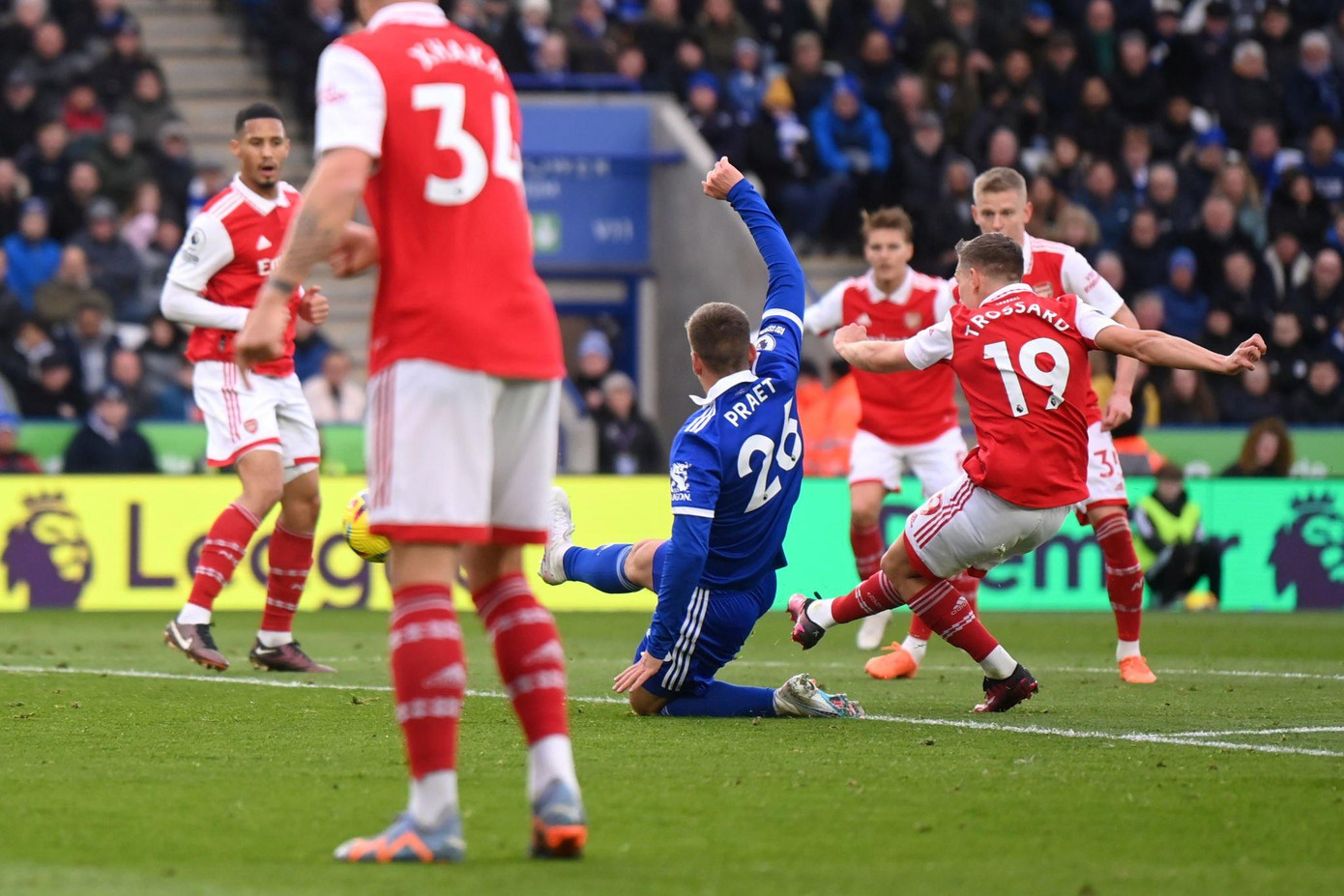 Thắng tối thiểu Leicester, Arsenal xây chắc ngôi đầu Ngoại hạng Anh ảnh 8 Thắng tối thiểu Leicester, Arsenal xây chắc ngôi đầu Ngoại hạng Anh ảnh 8