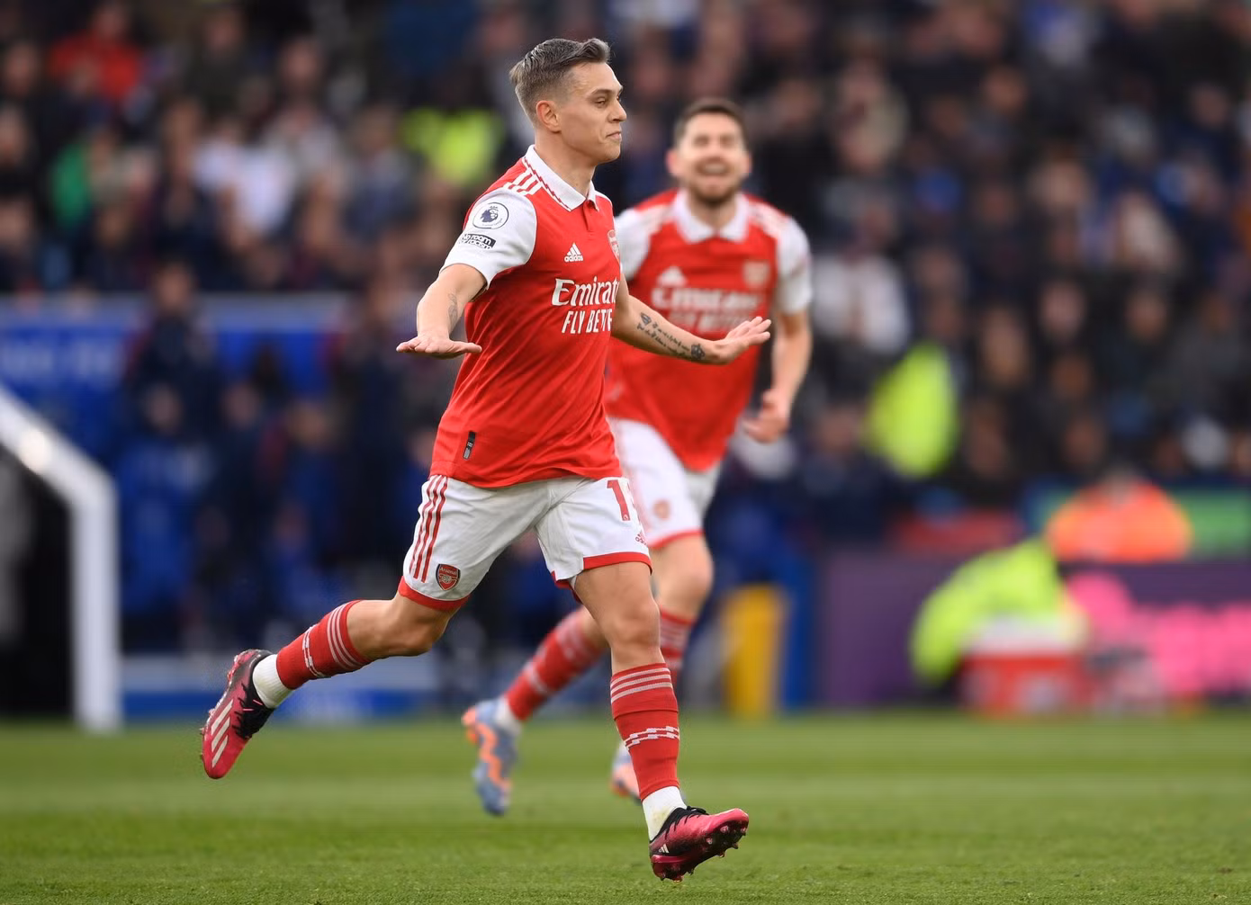 Thắng tối thiểu Leicester, Arsenal xây chắc ngôi đầu Ngoại hạng Anh ảnh 6 Thắng tối thiểu Leicester, Arsenal xây chắc ngôi đầu Ngoại hạng Anh ảnh 6