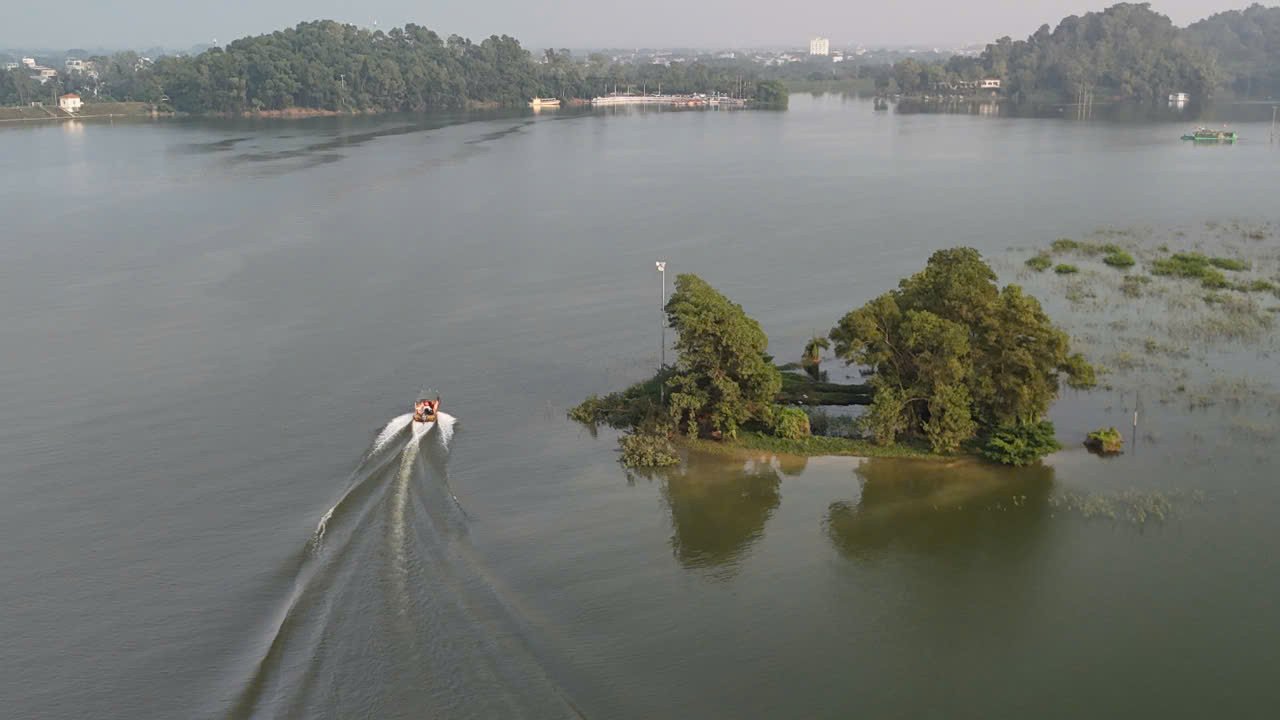 Kings Island Golf Resort, nơi sẽ diễn ra Tiền Phong Golf Championship 2024, luôn là điểm đến yêu thích và mang lại nhiều hứng thú cho các golfer. Kings Island Golf Resort, nơi sẽ diễn ra Tiền Phong Golf Championship 2024, luôn là điểm đến yêu thích và mang lại nhiều hứng thú cho các golfer.