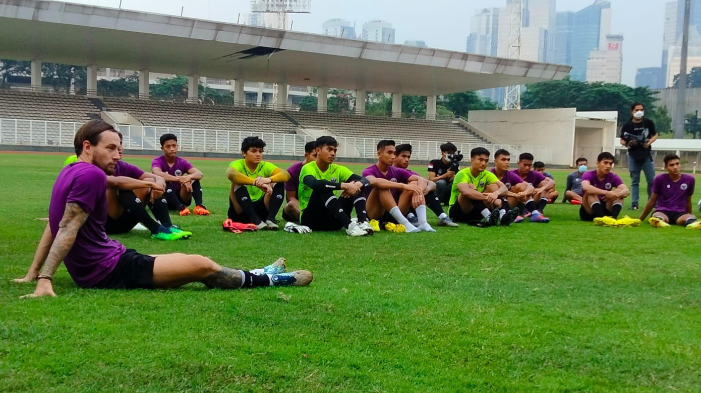 ĐT U23 Indonesia tại sân Madya, Trung tâm Jakarta, trước ngày tới Việt Nam. (Ảnh: Skor)