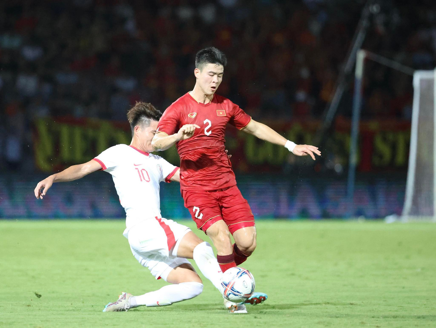 Duy Mạnh cùng đồng đội cần làm tốt hơn ở trận đấu với Syria. (Ảnh: Như Ý) Duy Mạnh cùng đồng đội cần làm tốt hơn ở trận đấu với Syria. (Ảnh: Như Ý)