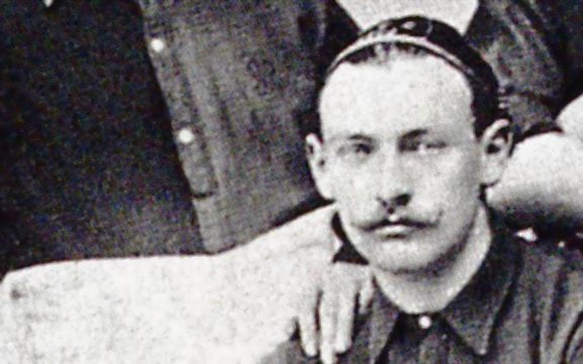 Không chỉ là người đứng đầu, Gamper còn là cầu thủ cừ khôi. Không chỉ là người đứng đầu, Gamper còn là cầu thủ cừ khôi.