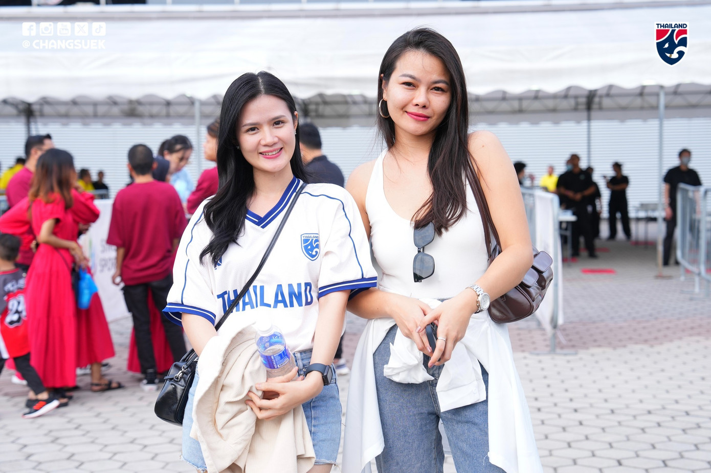 Ngược dòng thắng ngoạn mục Singapore, Thái Lan giành vé bán kết sớm ảnh 13 Ngược dòng thắng ngoạn mục Singapore, Thái Lan giành vé bán kết sớm ảnh 13