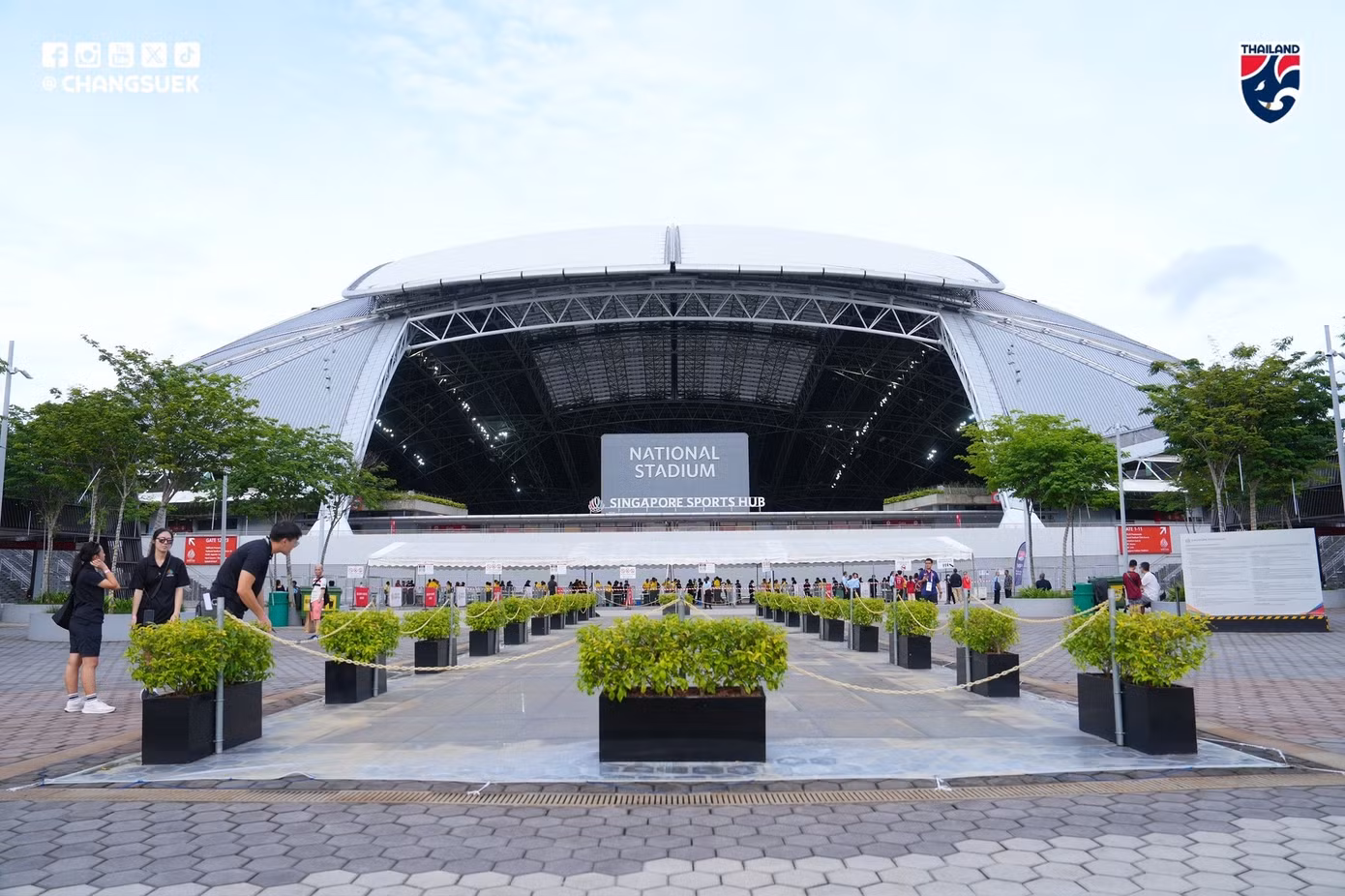 Ngược dòng thắng ngoạn mục Singapore, Thái Lan giành vé bán kết sớm ảnh 12
