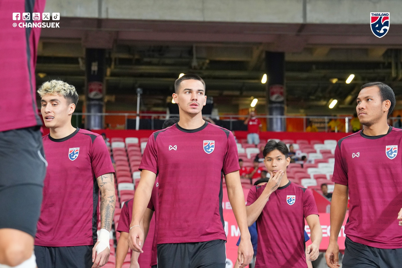 Ngược dòng thắng ngoạn mục Singapore, Thái Lan giành vé bán kết sớm ảnh 17 Ngược dòng thắng ngoạn mục Singapore, Thái Lan giành vé bán kết sớm ảnh 17