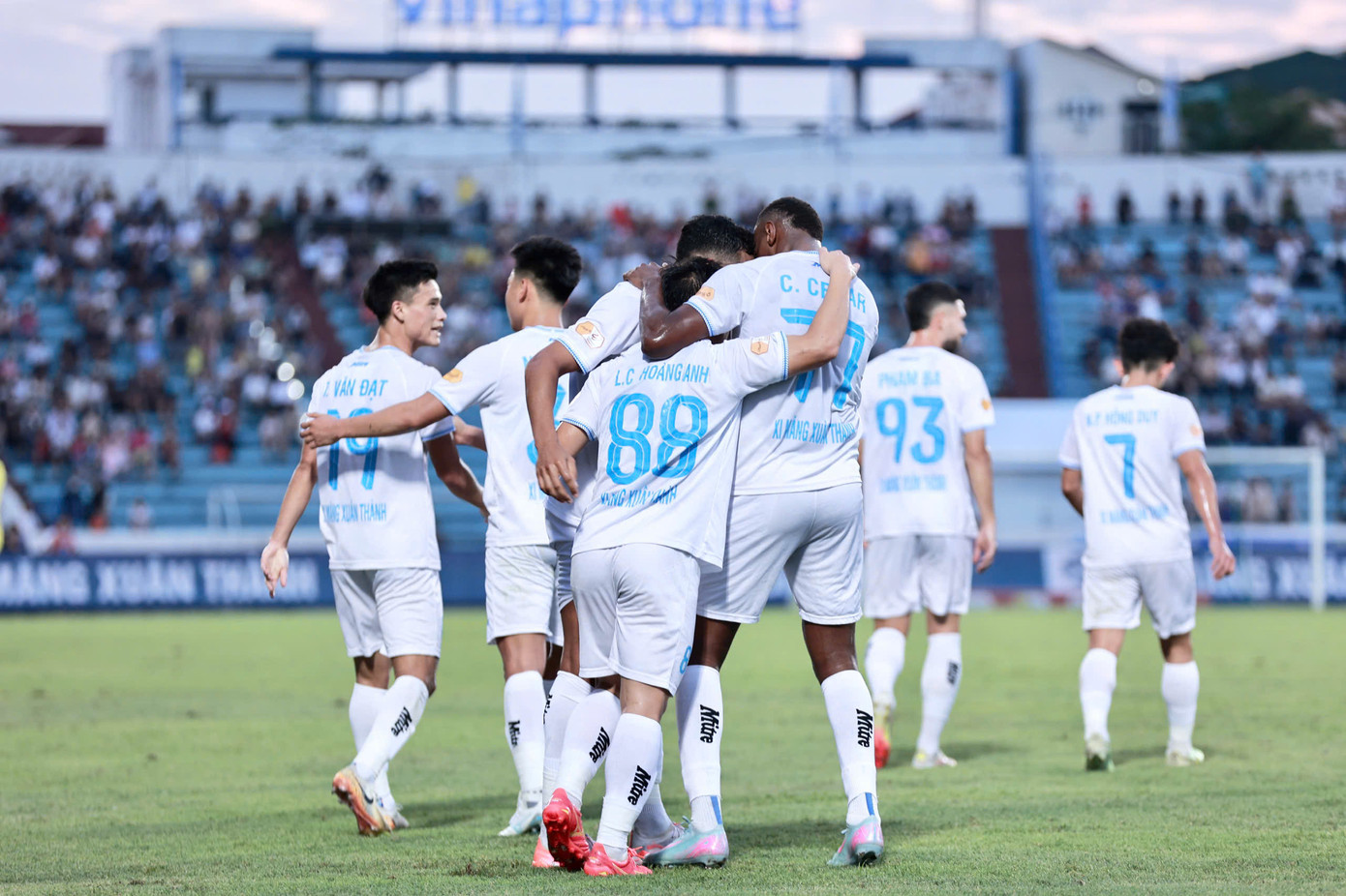 Thắng Đông Á Thanh Hoá, Nam Định vững ngôi đầu LPBank V-League 2024/25 ảnh 18