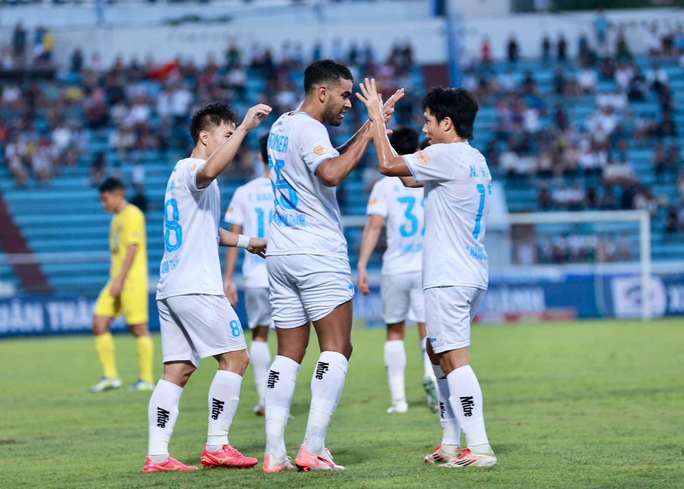 Thắng Đông Á Thanh Hoá, Nam Định vững ngôi đầu LPBank V-League 2024/25 ảnh 22