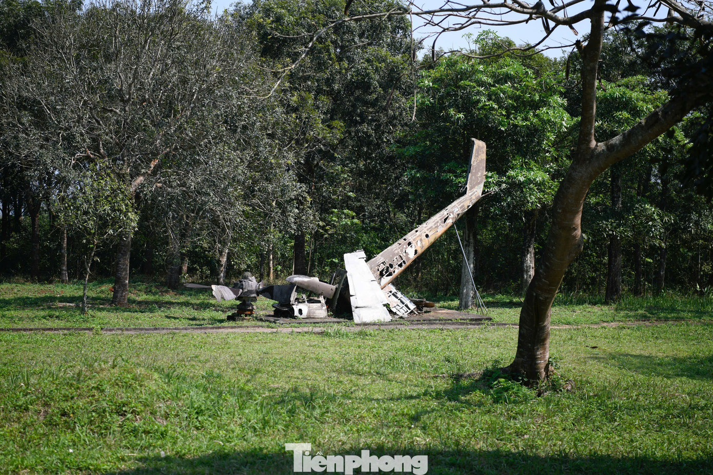 Sau 170 ngày đêm liên tục tiến công, vây hãm, quân ta đã loại khỏi vòng chiến đấu 17.000 tên địch, bắn rơi và phá hủy 480 máy bay, 120 xe quân sự, 65 đại bác và súng cối cỡ lớn, 55 kho xăng và đạn, thu hàng ngàn súng các loại, kết thúc thắng lợi Chiến dịch Đường 9 - Khe Sanh lịch sử, huyện Hướng Hóa được giải phóng vào ngày 9/7/1968 với hơn 10.000 dân.