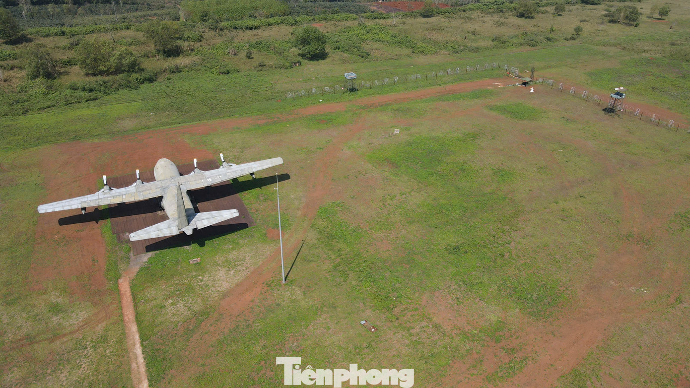 Trong số này bao gồm cả chiếc không lực C-130, máy bay vận tải quân sự nổi tiếng thế giới của Mỹ. Ngoài ra còn có những chiếc CH47 Chinook, UH-1A, xe tăng M48, M41, M113, pháo 155 ly cùng hàng chục vỏ bom, đạn.