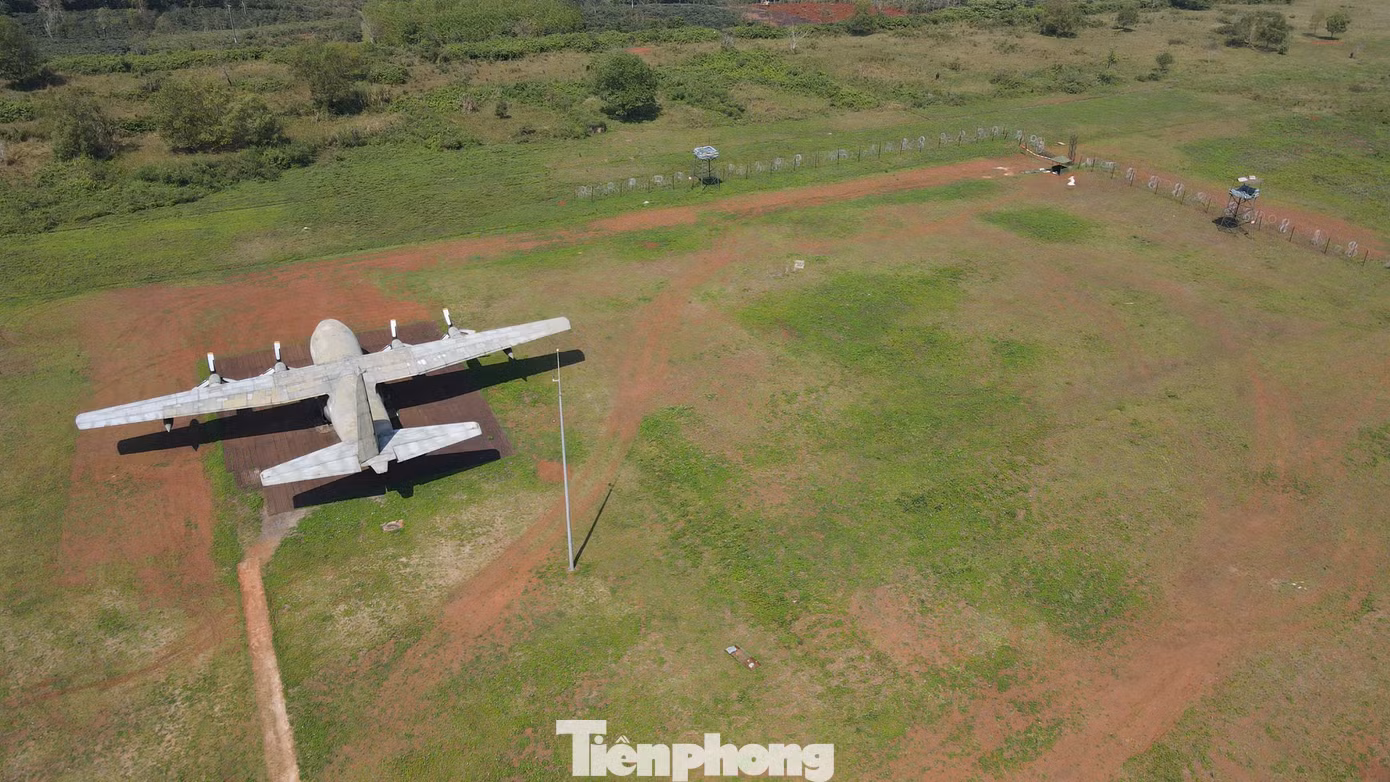 Trong số này bao gồm cả chiếc không lực C-130, máy bay vận tải quân sự nổi tiếng thế giới của Mỹ. Ngoài ra còn có những chiếc CH47 Chinook, UH-1A, xe tăng M48, M41, M113, pháo 155 ly cùng hàng chục vỏ bom, đạn.