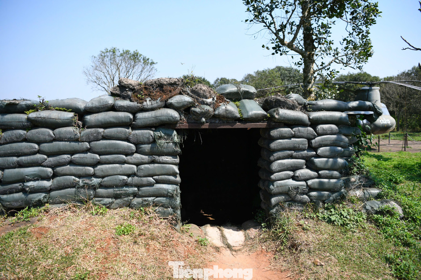 Sau 170 ngày đêm liên tục tiến công, vây hãm, quân ta đã loại khỏi vòng chiến đấu 17.000 tên địch, bắn rơi và phá hủy 480 máy bay, 120 xe quân sự, 65 đại bác và súng cối cỡ lớn, 55 kho xăng và đạn, thu hàng ngàn súng các loại, kết thúc thắng lợi Chiến dịch Đường 9 - Khe Sanh lịch sử, huyện Hướng Hóa được giải phóng vào ngày 9/7/1968 với hơn 10.000 dân.