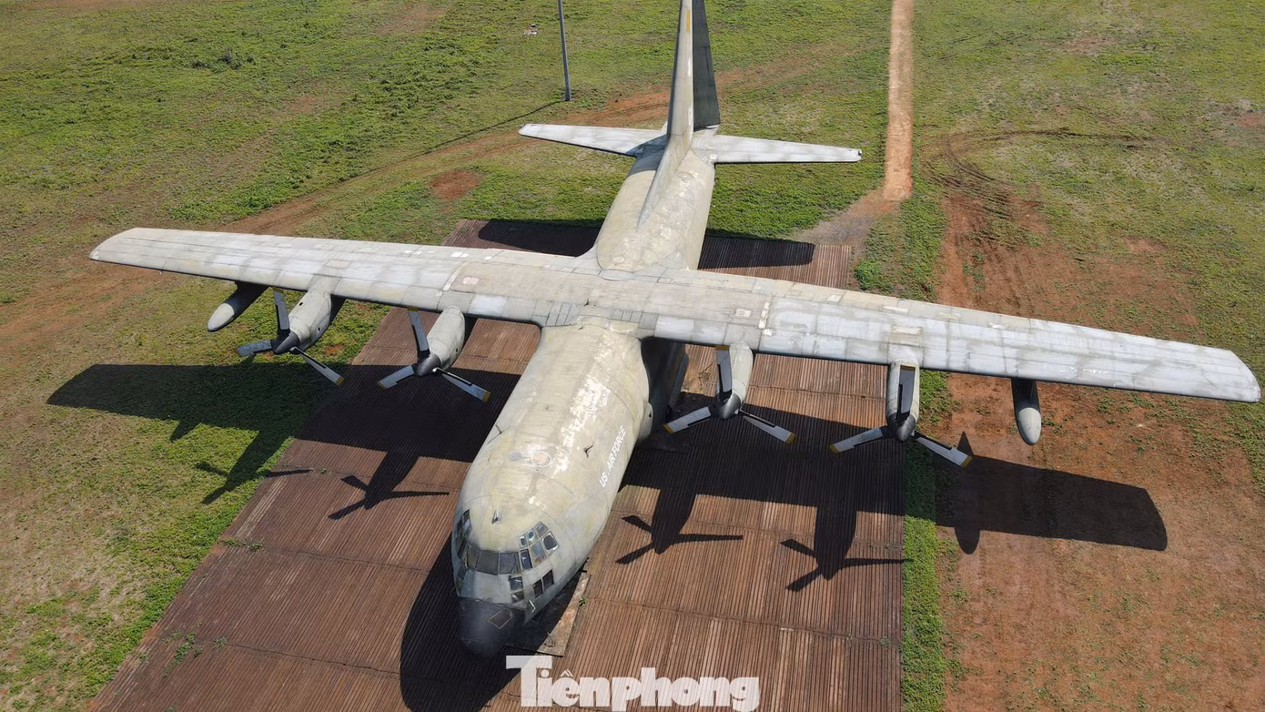 Trong số này bao gồm cả chiếc không lực C-130, máy bay vận tải quân sự nổi tiếng thế giới của Mỹ. Ngoài ra còn có những chiếc CH47 Chinook, UH-1A, xe tăng M48, M41, M113, pháo 155 ly cùng hàng chục vỏ bom, đạn.