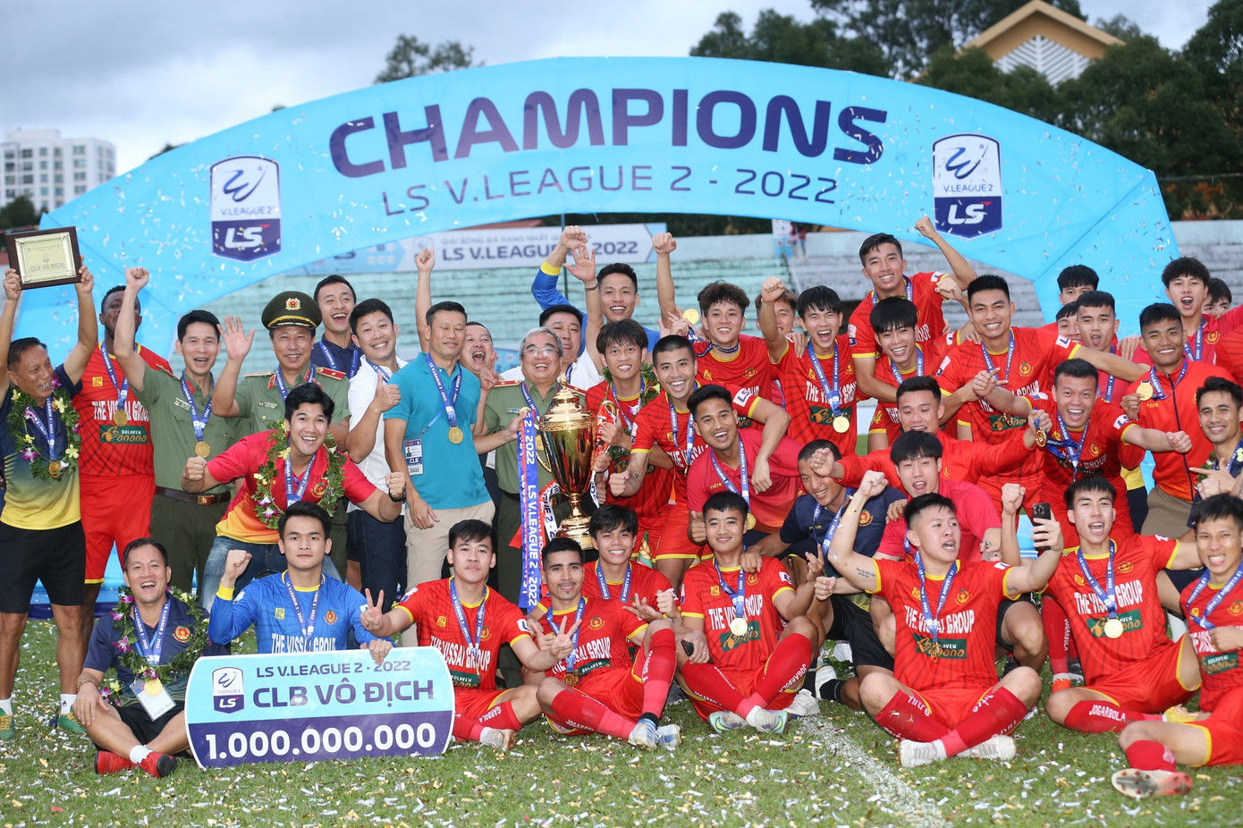 Đội Công an nhân dân vô địch V-League 2 2022, sau đó được chuyển đổi thành CAHN.