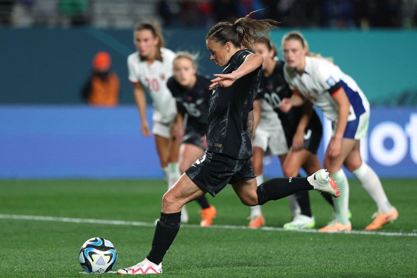 Đánh bại Na Uy 1-0, tuyển nữ New Zealand có chiến thắng lịch sử tại World Cup ảnh 40 Đánh bại Na Uy 1-0, tuyển nữ New Zealand có chiến thắng lịch sử tại World Cup ảnh 40
