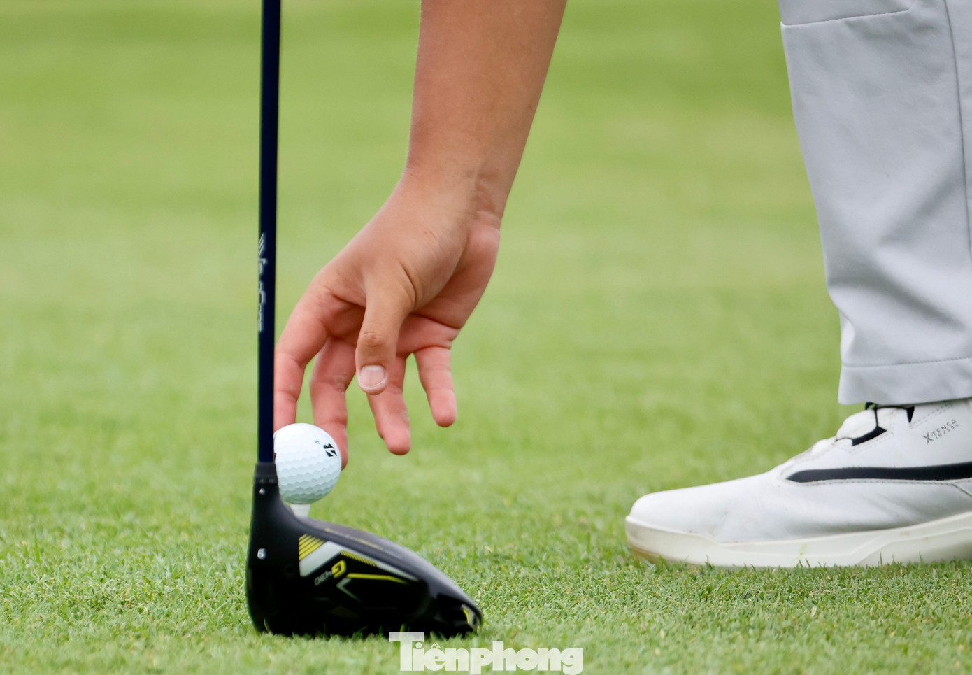 Trong khi đó, Anh Minh lại cho thấy bản lĩnh khi tốt dần lên ở các hố sau. Sau bogey ở hố 4, anh giành 1 birdie và đạt 5 điểm par ở 6 hố tiếp theo. Trong khi đó, Anh Minh lại cho thấy bản lĩnh khi tốt dần lên ở các hố sau. Sau bogey ở hố 4, anh giành 1 birdie và đạt 5 điểm par ở 6 hố tiếp theo.