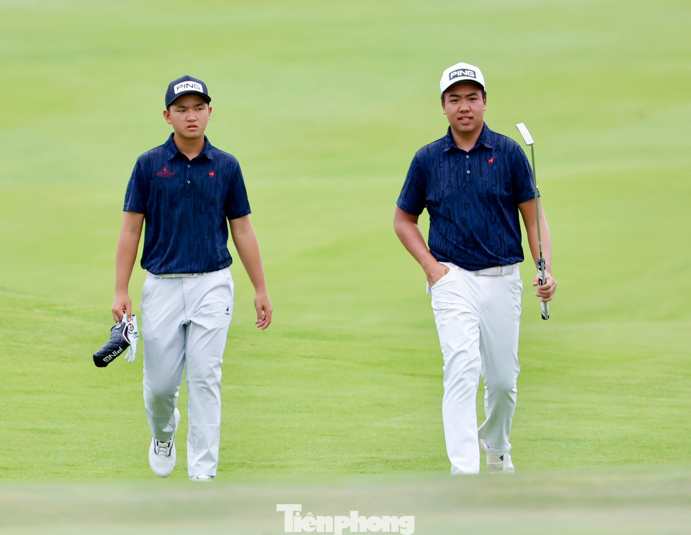 Việc Nhất Long mắc bogey giúp Anh Minh và Đặng Minh thu hẹp khoảng cách. Mặc dù vậy, cả hai không thể tận dụng tốt thời cơ để bứt phá bởi ở hố số 5, cũng giống như Nhất Long, họ cũng bị bogey. Việc Nhất Long mắc bogey giúp Anh Minh và Đặng Minh thu hẹp khoảng cách. Mặc dù vậy, cả hai không thể tận dụng tốt thời cơ để bứt phá bởi ở hố số 5, cũng giống như Nhất Long, họ cũng bị bogey.