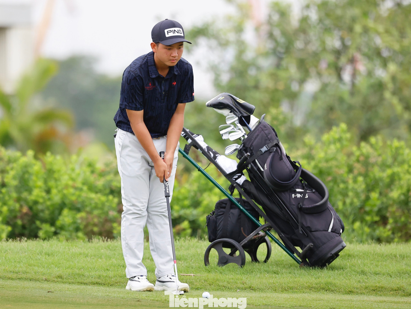 Anh Minh vẫn chưa kịp thích ứng với sự chênh lệch múi giờ nên thiếu ngủ. Đương kim vô địch Golf Quốc gia năm 2022 - Cúp VinFast mới trở về từ Tây Ban Nha sau khi cùng tuyển Châu Á - Thái Bình Dương giành chiến thắng cúp Bonallack Trophy 2023. Anh Minh vẫn chưa kịp thích ứng với sự chênh lệch múi giờ nên thiếu ngủ. Đương kim vô địch Golf Quốc gia năm 2022 - Cúp VinFast mới trở về từ Tây Ban Nha sau khi cùng tuyển Châu Á - Thái Bình Dương giành chiến thắng cúp Bonallack Trophy 2023.