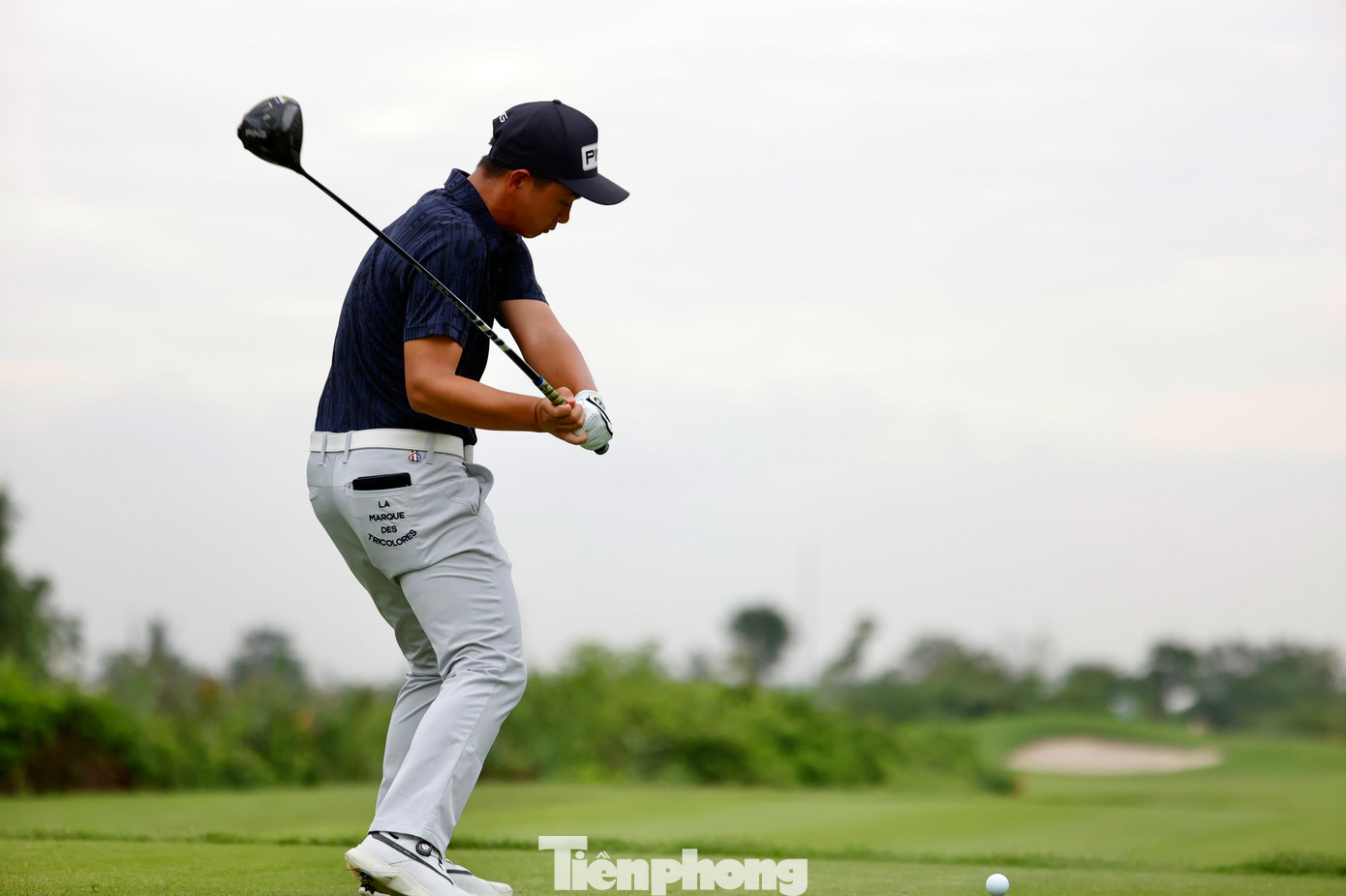 Trong khi đó, Anh Minh lại cho thấy bản lĩnh khi tốt dần lên ở các hố sau. Sau bogey ở hố 4, anh giành 1 birdie và đạt 5 điểm par ở 6 hố tiếp theo. Trong khi đó, Anh Minh lại cho thấy bản lĩnh khi tốt dần lên ở các hố sau. Sau bogey ở hố 4, anh giành 1 birdie và đạt 5 điểm par ở 6 hố tiếp theo.