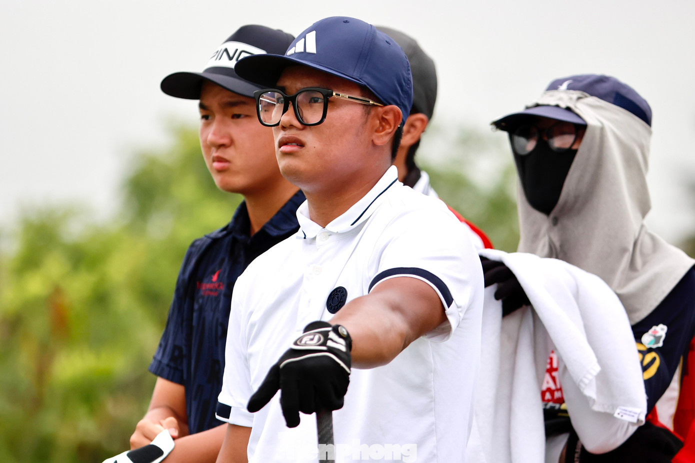 Nhất Long cũng lấy lại sự ổn định và gây áp lực với hai đối thủ nặng ký xếp sau. Nhất Long cũng lấy lại sự ổn định và gây áp lực với hai đối thủ nặng ký xếp sau.