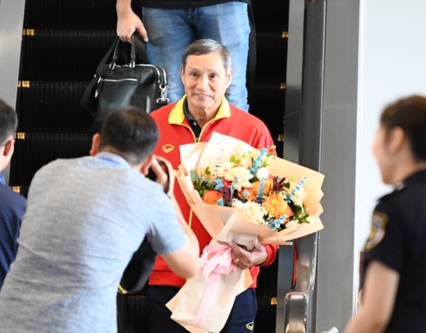 Mừng về nhà, các cô gái kim cương! ảnh 47