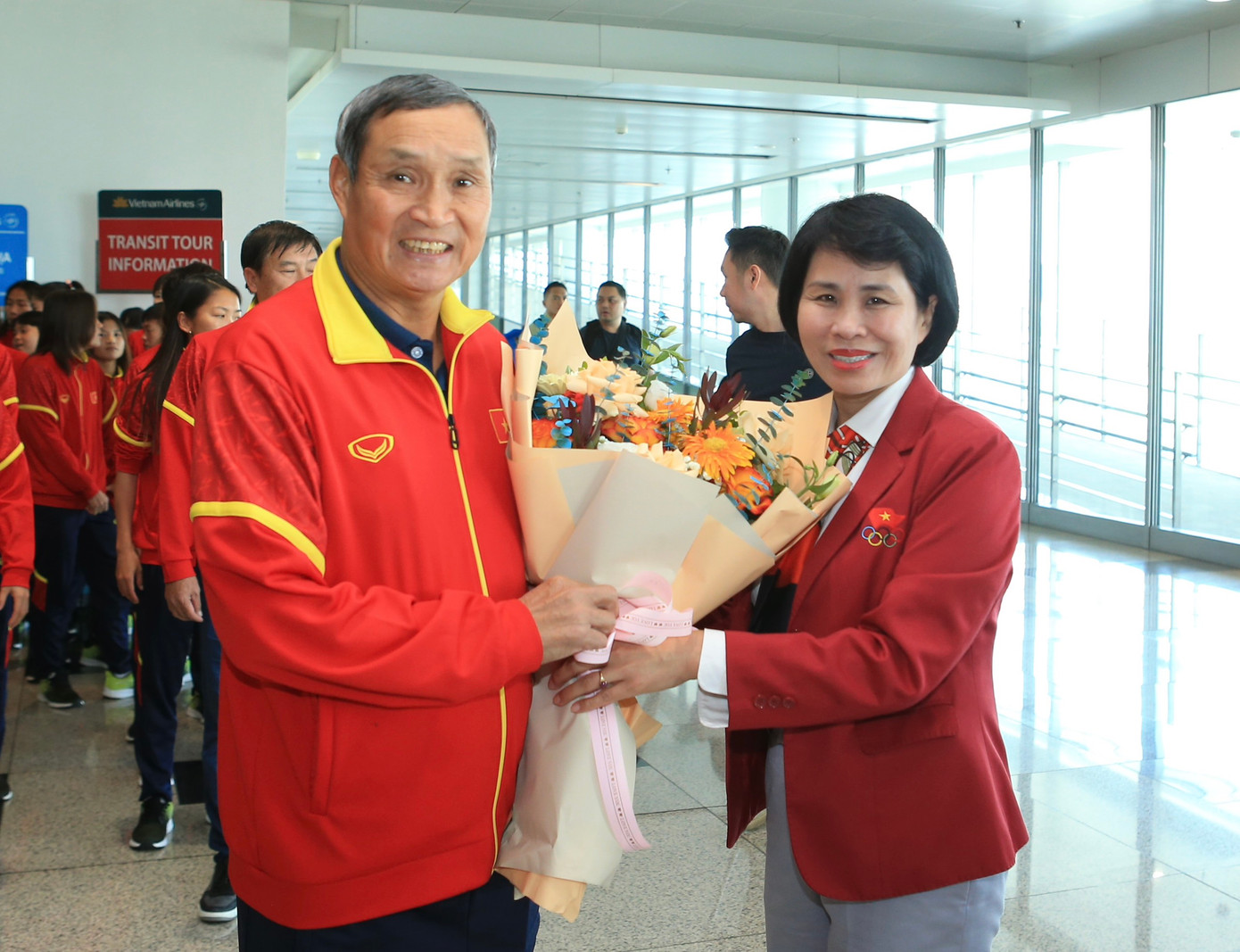 Mừng về nhà, các cô gái kim cương! ảnh 49