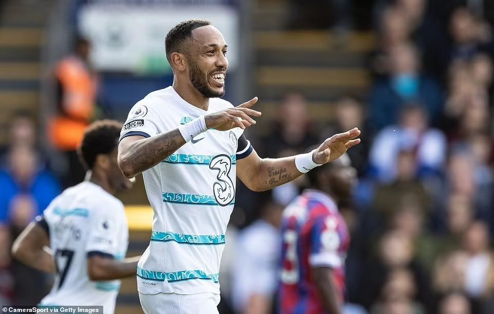 Ngoài Gallagher, Aubameyang cũng có bàn ra mắt Chelsea. (Ảnh: Daily Mail)