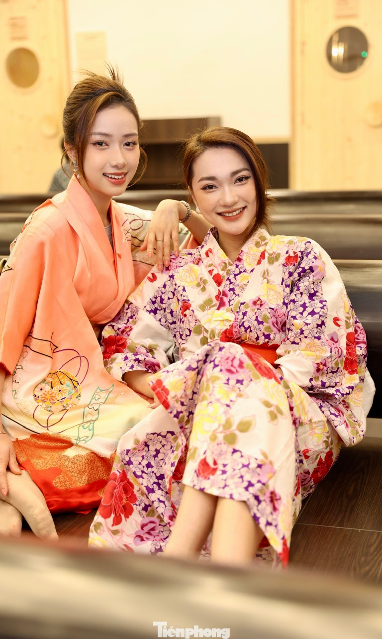 Người đẹp Nhân ái Hoa hậu Việt Nam 2022 Nguyễn Ngọc Mai và Top 10 Hoa hậu Hoàn vũ Việt Nam 2017 Nguyễn Ngọc Nữ khoe sắc trong trang phục yukata.