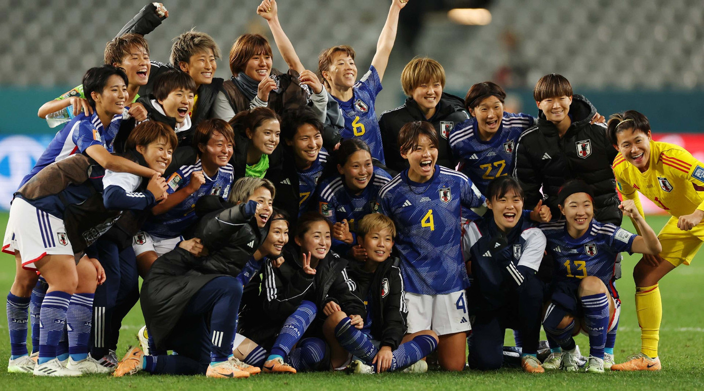 Các cô gái Nhật Bản ăn mừng chiến thắng 4-0 trước Tây Ban Nha. Họ vào vòng 1/8 World Cup 2023 với thành tích toàn thắng. (Ảnh: Getty Images)