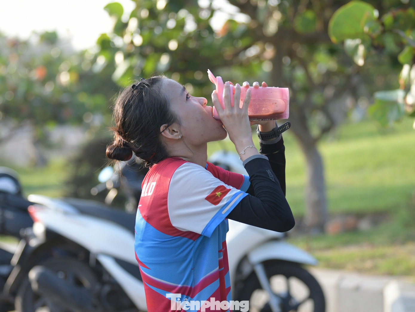 Nhớ lại chiến tích ấy, Lê Thị Tuyết cho biết thời tiết ở Campuchia không gây ra quá nhiều khó khăn cho cô, &quot;cảm giác cũng bình thường, chỉ hơi rát người một chút, để suốt hành trình 42km không giây phút nào nghĩ đến hai từ bỏ cuộc&quot;.