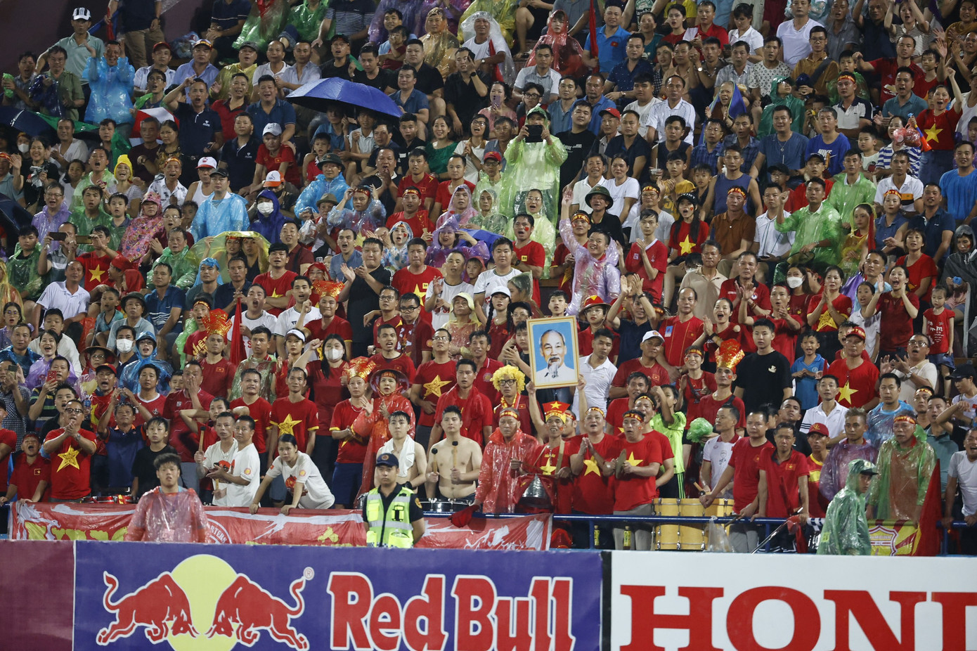 Hơn một vạn khán giả có mặt tại Việt Trì đã được tưởng thưởng xứng đáng.