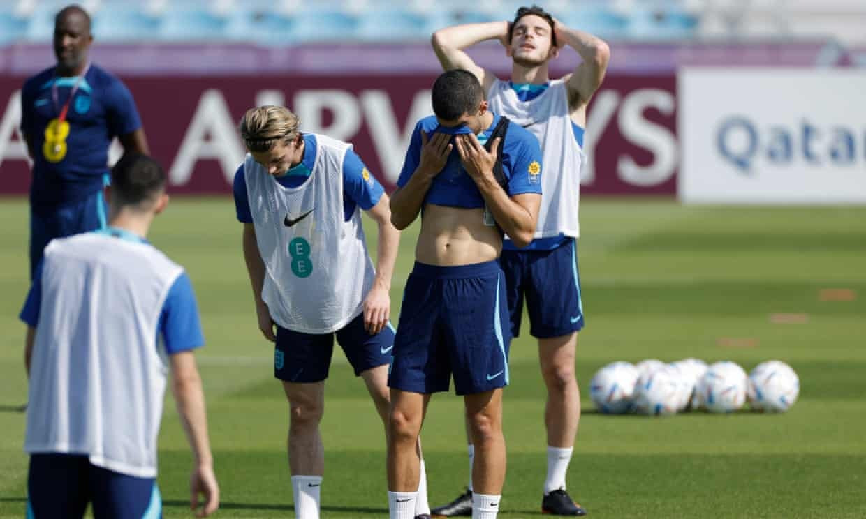 Các cầu thủ sẽ phải chơi dưới cái nắng nóng thiêu đốt hơn nữa trong những ngày tới. Các cầu thủ sẽ phải chơi dưới cái nắng nóng thiêu đốt hơn nữa trong những ngày tới.