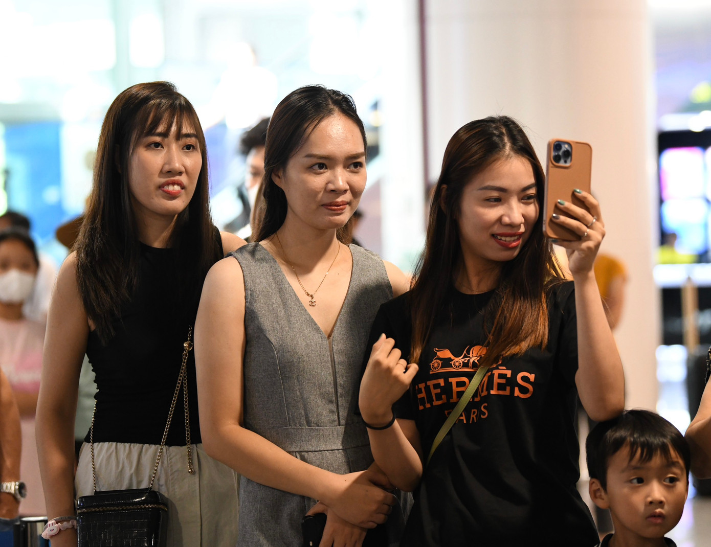 Mừng về nhà, các cô gái kim cương! ảnh 23