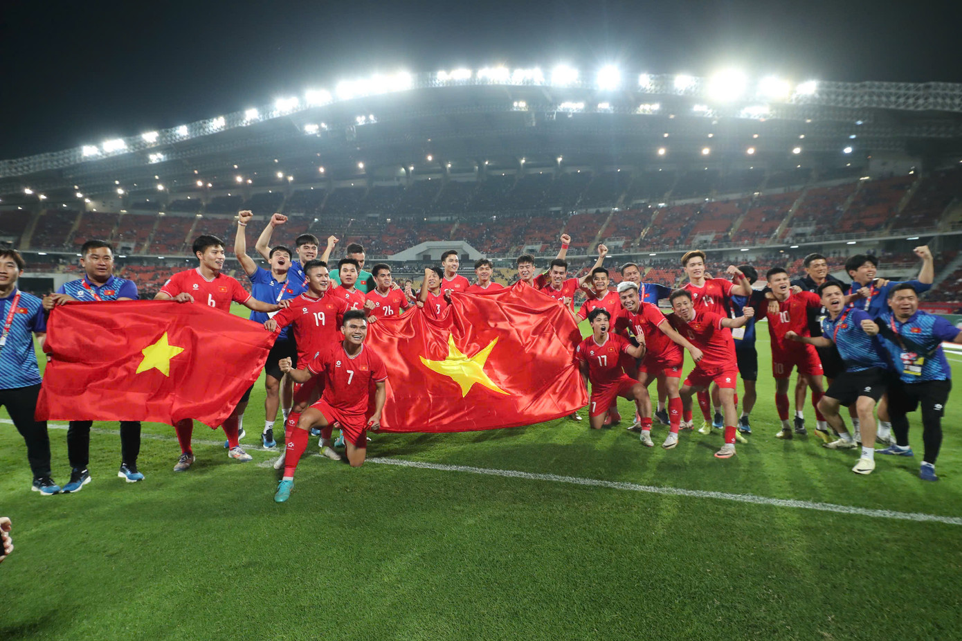 Năm 2024 Giáp Thìn đã khép lại với cái kết có hậu và đong đầy cảm xúc. Năm 2024 Giáp Thìn đã khép lại với cái kết có hậu và đong đầy cảm xúc.