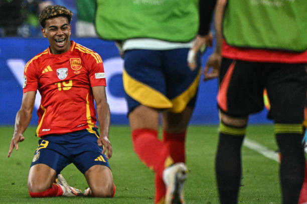 Yamal đi vào lịch sử, Tây Ban Nha hạ Pháp vào chung kết ảnh 38