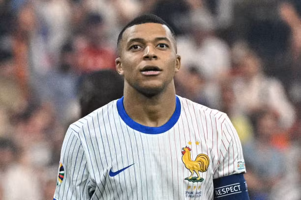 Những khoảnh khắc của Mbappe trong đêm thất bại trước Tây Ban Nha.