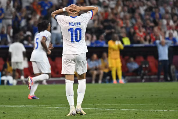 Những khoảnh khắc của Mbappe trong đêm thất bại trước Tây Ban Nha.