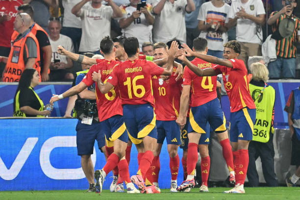 Yamal đi vào lịch sử, Tây Ban Nha hạ Pháp vào chung kết ảnh 60