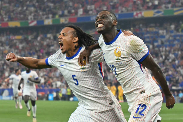 Yamal đi vào lịch sử, Tây Ban Nha hạ Pháp vào chung kết ảnh 28