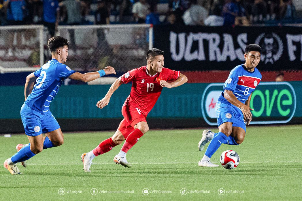 ĐT Việt Nam đã tung ra 54 cú sút tại ASEAN Cup 2024 nhưng chỉ đổi về 6 bàn thắng. ĐT Việt Nam đã tung ra 54 cú sút tại ASEAN Cup 2024 nhưng chỉ đổi về 6 bàn thắng.