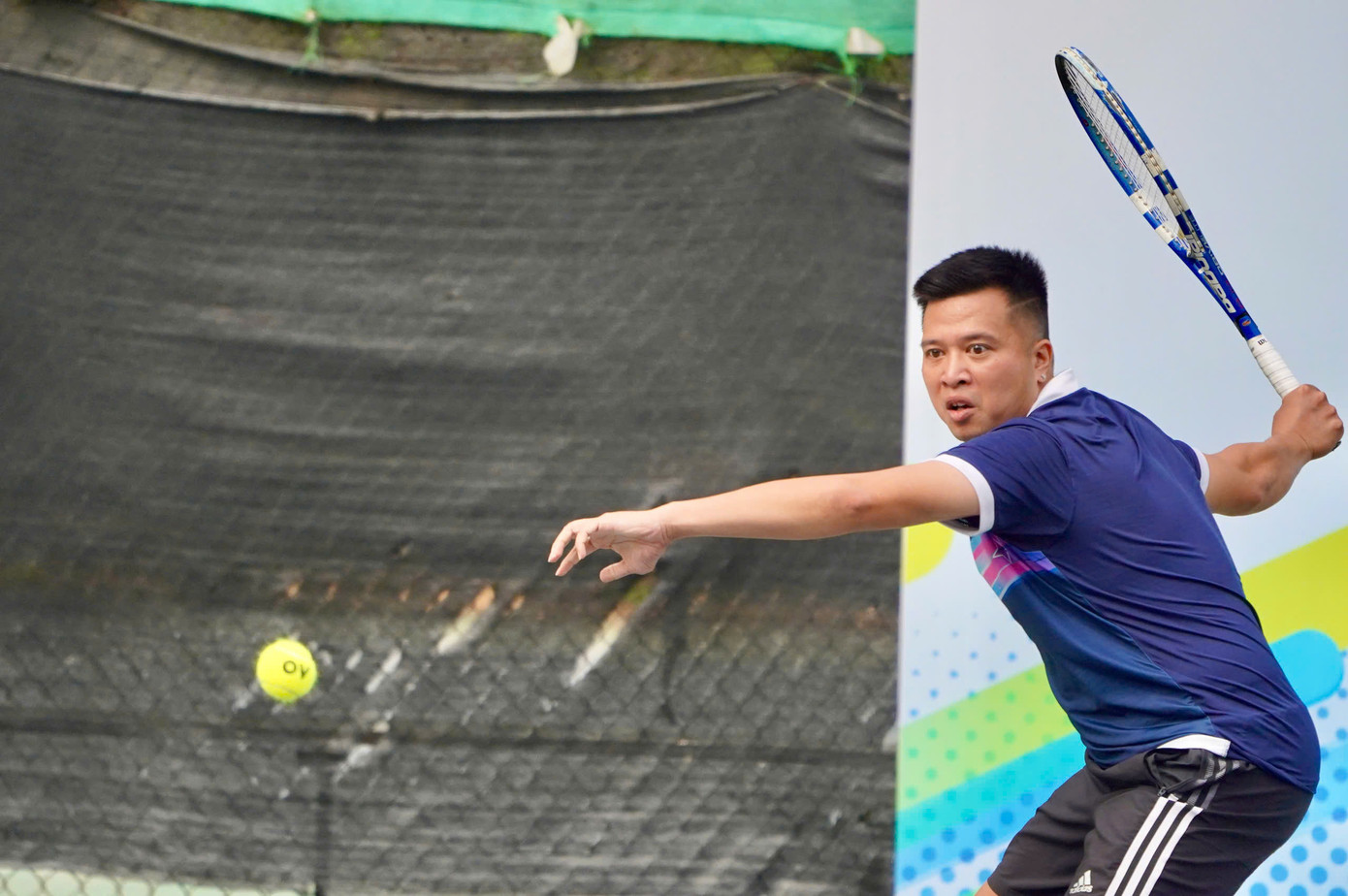 Những hình ảnh ấn tượng trong trận chung kết căng thẳng giữa cặp Trần Hoàng - Ngọc Anh và Trường Phong - Trinh Thành đều thuộc CLB Tiền Phong.