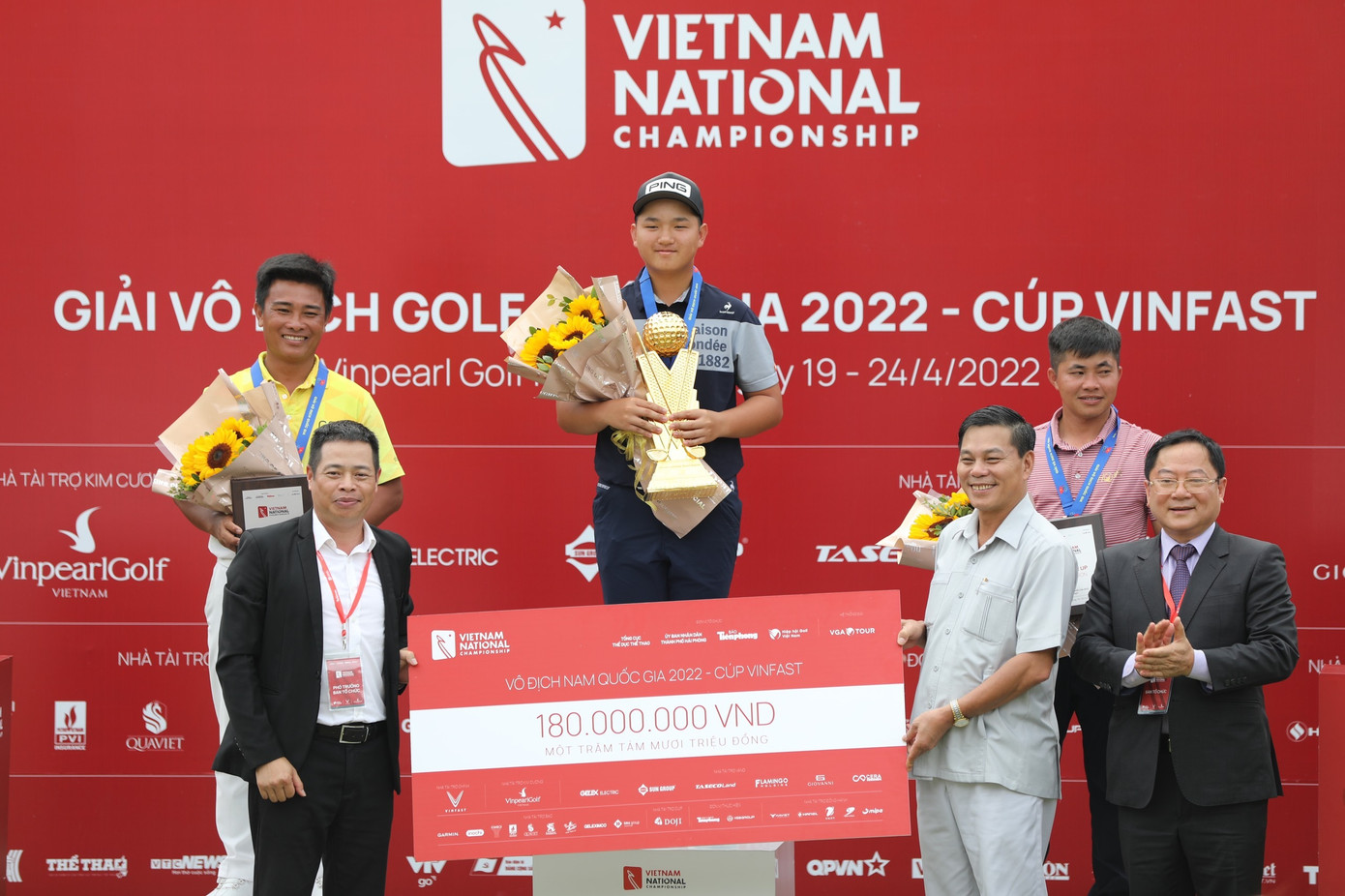 6 tháng sau, Anh Minh đăng quang ở Giải vô địch Golf Quốc gia 2022 với điểm kỷ lục (-5). 6 tháng sau, Anh Minh đăng quang ở Giải vô địch Golf Quốc gia 2022 với điểm kỷ lục (-5).