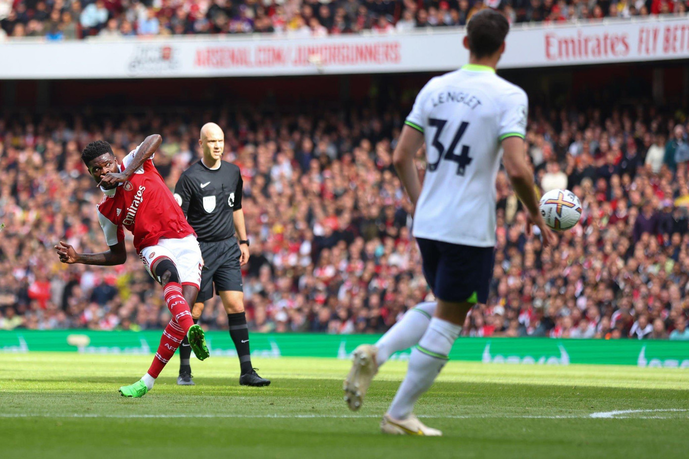 Bắn hạ Tottenham 3-1, Khẩu thần công thống trị ngôi đầu ảnh 5