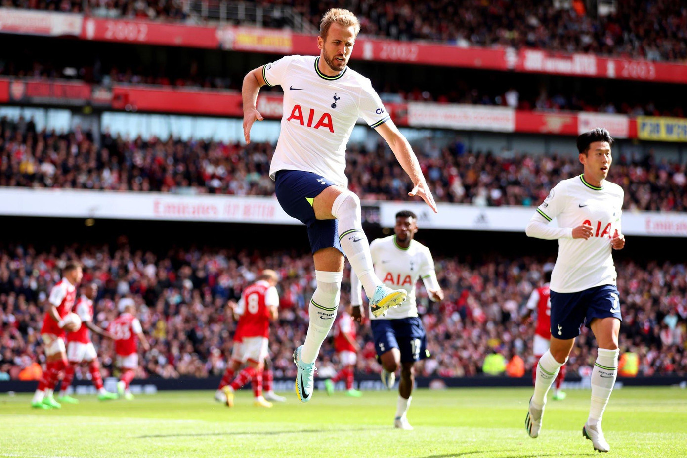 Bắn hạ Tottenham 3-1, Khẩu thần công thống trị ngôi đầu ảnh 7