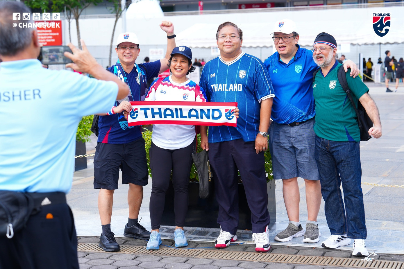 Ngược dòng thắng ngoạn mục Singapore, Thái Lan giành vé bán kết sớm ảnh 14 Ngược dòng thắng ngoạn mục Singapore, Thái Lan giành vé bán kết sớm ảnh 14